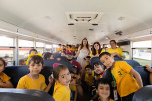 Estudiantes del Kínder Sor Juana visitaron las oficinas de Educación en NCG. La directora Alejandra Chinolla explicó su trabajo como servidora pública y motivó a los niños a soñar con su futuro.