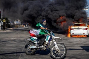 Trump envía 2 mil soldados de la Guardia Nacional a Los Ángeles por protestas contra redadas migratorias. Gobernador Newsom advierte que la medida aumentará las tensiones en California.