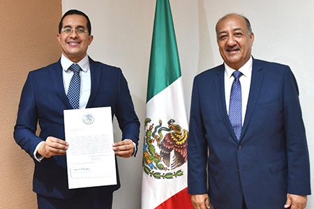 El secretario de Educación de Chihuahua presentó a Erik Gabriel Loya Ruiz como nuevo rector de la UT Paquimé, quien impulsará tutorías, asesorías y mejores instalaciones para el alumnado.