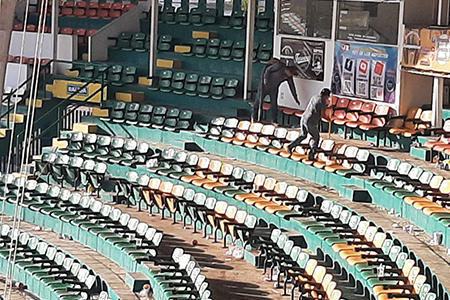 Tras vencer a Parral, los Faraones de Nuevo Casas Grandes se preparan para enfrentar un doble compromiso ante los Rojos de Jiménez. Gran ambiente en el estadio Luis Cobos Huerta.