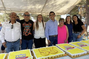 Edith Escárcega encabezó el festejo por el 53 aniversario de la colonia Villahermosa. El evento incluyó pastel, música en vivo y gran participación vecinal. Autoridades refrendaron su compromiso.