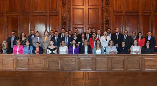 Maru Campos sostuvo una reunión con los magistrados electos del Poder Judicial de Chihuahua. Destacó su preparación, pluralidad y el proceso democrático que los llevó a sus cargos.