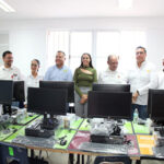 La Escuela Primaria Ford de Nuevo Casas Grandes recibió mobiliario escolar, computadoras y proyectores como parte del compromiso del Gobierno Municipal con la mejora de la educación. Club Rotario Paquimé y Grupo Yazaky colaboraron en esta entrega que promueve la inclusión tecnológica.