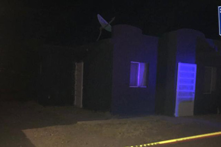 Un hombre fue encontrado sin vida por su pareja en su domicilio de Buenaventura. Autoridades informaron que se trató de una suspensión incompleta. La víctima padecía depresión, según familiares.