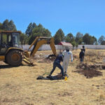 La Fiscalía de Zona Occidente entregó los restos de Francisco Eli R. H., desaparecido en 2023, y hallado en una fosa clandestina en el panteón de La Norteña, Madera. Continúan identificaciones.