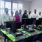Escuela Ford 125 en Nuevo Casas Grandes cuenta con nuevo centro de cómputo gracias al Club Rotario Paquimé. Se donaron 25 equipos para fortalecer la educación digital en el plantel.