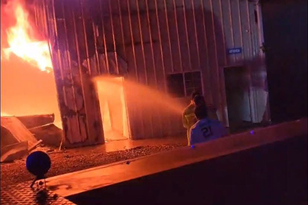 Un incendio en el rancho Fernández Leal en Janos destruyó por completo un taller mecánico. No hubo lesionados, pero se perdieron motocicletas, herramientas y equipo de soldadura.