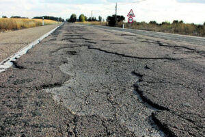 La red carretera federal de México presenta un abandono crítico bajo la 4T. Mientras se construyen megaproyectos, estados como Chihuahua y Jalisco sufren deterioro vial severo.