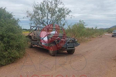Un hombre de 29 años fue localizado sin vida dentro de un vehículo en Buenaventura. Presentaba un disparo en la cabeza y junto a él se halló un arma y cartuchos percutidos. Fiscalía investiga el caso.