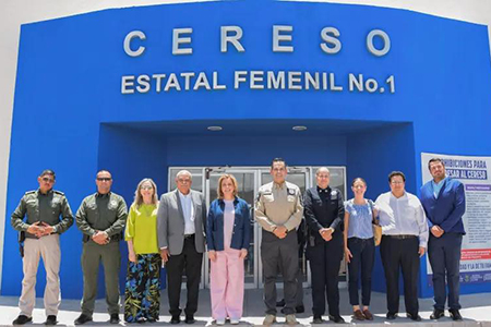La gobernadora Maru Campos visitó la Estancia Infantil Montessori del Cereso femenil No. 1 de Aquiles Serdán, un proyecto que brinda educación inicial a hijos de mujeres privadas de la libertad.
