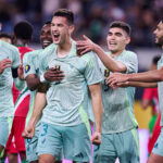 César Montes anota doblete ante Surinam y lidera al Tri a la victoria. México es líder del grupo, pero el funcionamiento ofensivo sigue sin convencer a los aficionados ni al cuerpo técnico.
