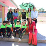 La presidenta Edith Escárcega entregó mobiliario escolar al Jardín de Niños Francisco I. Madero en beneficio de la niñez. También anunció atención a otras necesidades del plantel.