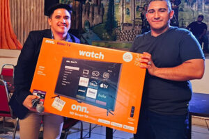 El Presidente Seccional de Puerto Palomas, Gustavo Soto Del Hierro, encabezó una celebración por el Día del Padre con música, regalos y convivencia familiar, reafirmando su apoyo a las familias.