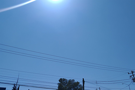 Protección Civil de Chihuahua alerta por temperaturas superiores a 40 °C este 17 y 18 de junio. Piden evitar exposición solar y mantenerse hidratado. También se prevén lluvias dispersas.