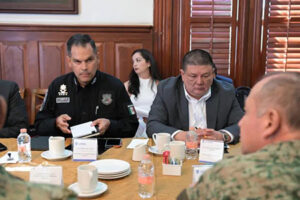 En sesión de la Mesa Estatal de Construcción de Paz, autoridades de seguridad presentaron avances en operativos contra la criminalidad en Chihuahua. La reunión se realizó en Palacio de Gobierno.