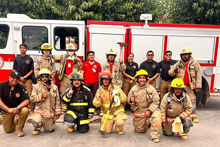 La Sección Municipal de Puerto Palomas agradece a Edith Escárcega y a los Bomberos de NCG por el apoyo y equipamiento brindado al cuerpo de emergencia local, fortaleciendo su operación.