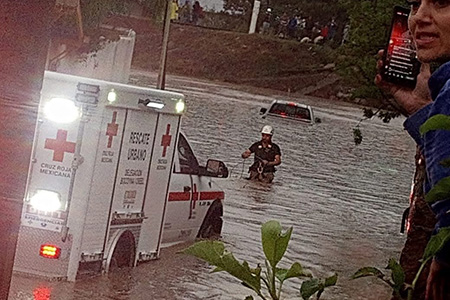 Protección Civil informó sobre posibles lluvias esta noche en Janos, Juárez, Namiquipa, Ahumada, Buenaventura, Guadalupe y Calvo y Chihuahua. Se pide no cruzar cuerpos de agua y extremar precauciones.