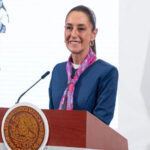 Claudia Sheinbaum expresó su alegría por la participación de AMLO en la elección judicial. Afirmó que su presencia fue bien recibida y confirmó que el exmandatario escribe un libro en Palenque.
