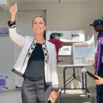 La exjefa de Gobierno, Claudia Sheinbaum, defiende el voto ciudadano para elegir jueces, propuesta que ha generado controversia por su impacto en la autonomía judicial y el riesgo de corrupción.