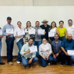 Casas Grandes fue sede del taller “Protocolo del Vino”, impulsado por la Secretaría de Turismo del Estado. Empresarios, viñateros y personal turístico recibieron capacitación del sommelier Alejandro Rubio.
