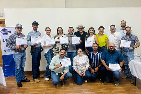 Casas Grandes fue sede del taller “Protocolo del Vino”, impulsado por la Secretaría de Turismo del Estado. Empresarios, viñateros y personal turístico recibieron capacitación del sommelier Alejandro Rubio.