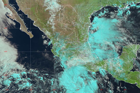 Las tormentas tropicales Flossie y Barry amenazan a México desde el Pacífico y el Atlántico. Flossie podría convertirse en huracán y acercarse a las costas de Michoacán y Jalisco este martes.