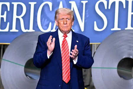 El expresidente Trump aumenta los aranceles al acero y aluminio importado al 50%. México responde enviando a Marcelo Ebrard a Washington para tratar el impacto económico de la medida.