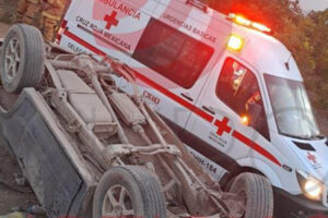 La tarde del domingo se registró una volcadura en el kilómetro 64 entre Juárez y Ahumada. Un hombre resultó herido y fue atendido por Cruz Roja y bomberos del área.