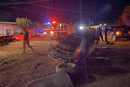 Volcadura en la colonia Obrera de NCG cobra la vida de una adolescente de 15 años. Los otros dos tripulantes del auto fueron hospitalizados con lesiones.