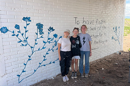 El municipio de Galeana impulsa la campaña “Pinta el Mundo un Lugar Mejor” con murales artísticos que embellecen la ciudad, promueven conciencia ciudadana y combaten el grafiti no autorizado.