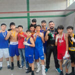 El Club de Box de Puerto Palomas ganó 7 de 10 peleas en un torneo regional, dos por RSC. El entrenador Benjamín Silva destacó el esfuerzo y disciplina de sus jóvenes talentos.