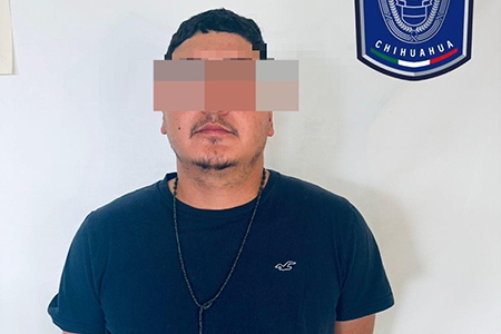 Elementos de la AEI detuvieron a Alejandro O. M., de 24 años, por violencia familiar en Puerto Palomas de Villa, tras ser señalado por agredir físicamente a una víctima. Fue detenido en flagrancia.