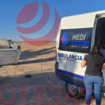 Un choque con volcadura entre un tractocamión y una camioneta dejó dos lesionados en el kilómetro 58 del tramo Benito Juárez–Villa Ahumada; no fue necesario trasladarlos al hospital.