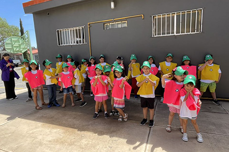 El DIF de Nuevo Casas Grandes clausuró con éxito la Veraneada 2025, donde 60 niños presentaron proyectos enfocados al cuidado del medio ambiente.