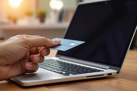 Una joven de Chihuahua fue víctima de extorsión tras solicitar un préstamo digital. Recibió amenazas con su foto y datos personales por parte de delincuentes que operan mediante aplicaciones.