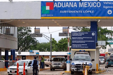 Migrantes mexicanos deportados de EE. UU. denuncian cobros excesivos en aduanas por sus pertenencias, que superan los 130 mil pesos.