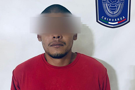 Agentes de la AEI detuvieron a un joven en Nuevo Casas Grandes tras mostrar actitud agresiva y resistirse a ser abordado por la autoridad.