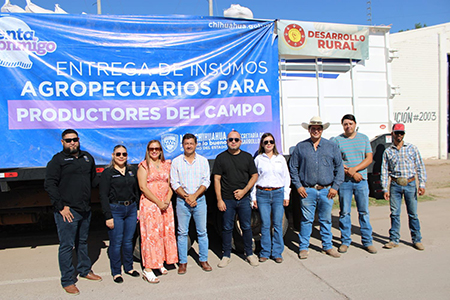 En respuesta a la sequía, la presidenta Edith Escárcega entregó 16 toneladas de maíz rolado a productores de Nuevo Casas Grandes y municipios vecinos, fortaleciendo la producción ganadera.