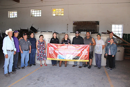 La presidenta Edith Escárcega entregó tinacos subsidiados como parte del Programa de Acceso Digno al Agua Potable, beneficiando a familias del municipio.