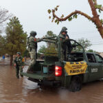 El Ejército Mexicano activó el Plan DN-III-E en Nuevo Casas Grandes tras lluvias del 2 de julio. Se implementan labores de vigilancia y monitoreo en zonas de riesgo con apoyo de autoridades locales.
