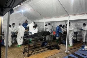 La Fiscalía de Chihuahua identificó 27 cuerpos en el caso del crematorio Plenitud de Ciudad Juárez. Se investigan fraudes por entrega de cenizas falsas. Se mantienen labores forenses para identificar más víctimas