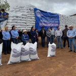 El Gobierno de Chihuahua refuerza apoyos al campo con distribución de forraje, semillas y suplementos para más de 28 mil productores afectados por la sequía y para aprovechar las recientes lluvias.