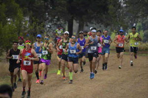 Antonio Ramírez y Talina Ramírez, hermanos de Lorena Ramírez, destacaron en el podio del Ultramaratón de los Cañones, una de las carreras más retadoras de ultradistancia en México.