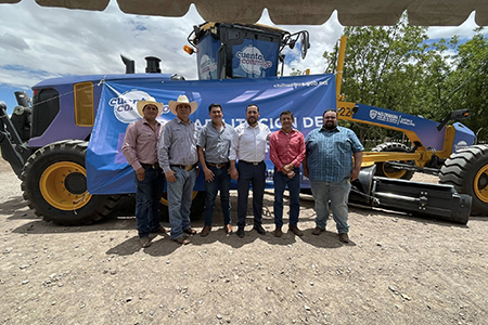 Comienzan trabajos de rastreo de caminos rurales en Casas Grandes con maquinaria del Gobierno del Estado. El proyecto mejora la conectividad en zonas agrícolas y ganaderas del municipio.