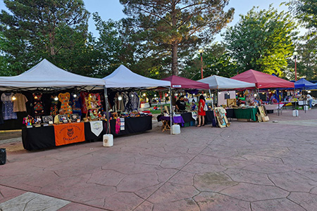 Este 19 y 20 de julio visita el Corredor Artesanal en Plaza Benito Juárez, donde artesanos locales de NCG ofrecerán productos hechos a mano.
