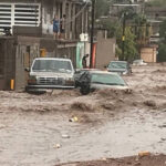 Las lluvias recientes en Chihuahua ayudaron a aliviar la sequía, pero causaron inundaciones severas en colonias del norte de la capital, con arroyos desbordados y zonas declaradas en desastre.
