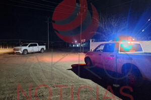 Autoridades localizaron el cuerpo de un hombre ejecutado en la colonia Dublán de NCG. Presentaba un disparo en la cabeza, un dedo humano en la boca y una bolsa con droga.