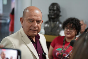 El diputado Cuauhtémoc Estrada afirmó que existe coordinación entre el estado y la federación para combatir la inseguridad en Guadalupe y Calvo, en respuesta a críticas del PAN.