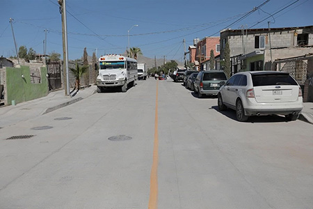 Cruz Pérez Cuéllar entregó pavimentación en cuatro vialidades de Juárez ubicadas en Granjas de Chapultepec y Revolución Mexicana.
