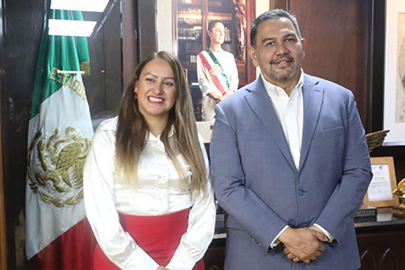 Cruz Pérez Cuéllar recibió a la alcaldesa de NCG, Edith Escárcega, con quien acordó trabajar en conjunto para gestionar recursos y atender necesidades compartidas.